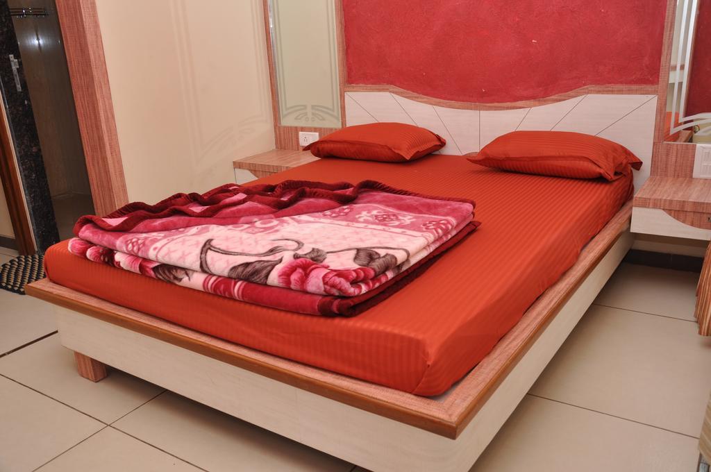 Raval Bunglow Hotel Pānchgani Quarto foto